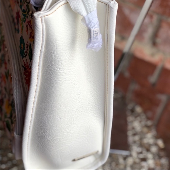 Montana West Floral White Concealed Carry Tote - Picture 3 of 8